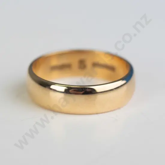 18ct gold wedding ring 5mm 1/2round 4.10grams