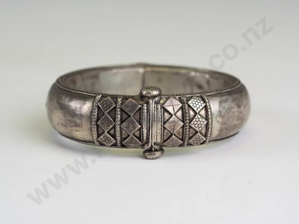 heavy silver bangle Image 1++