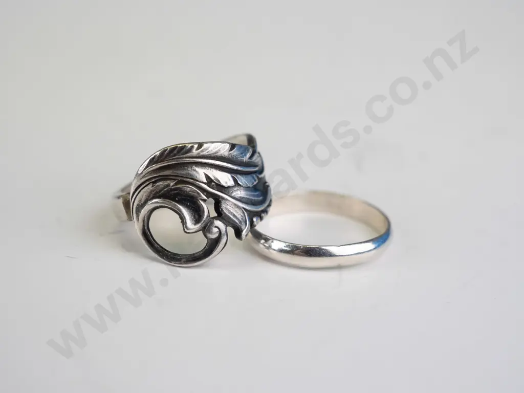 plain silver band stamped 925 & silver ring with leaf swirl no mark Image 1++