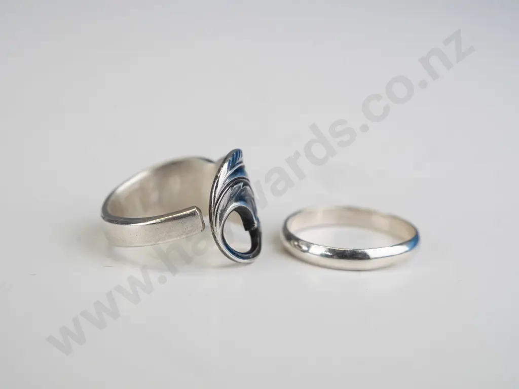 plain silver band stamped 925 & silver ring with leaf swirl no mark Image 1++