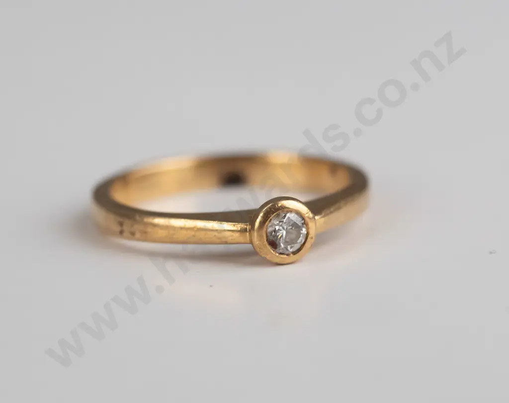 gold ring with cz stamped 750 - size 16 1/4mm Image 1++