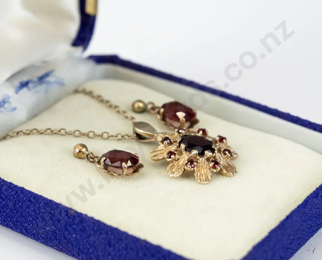garnet necklace & earring set no mark Image 1++