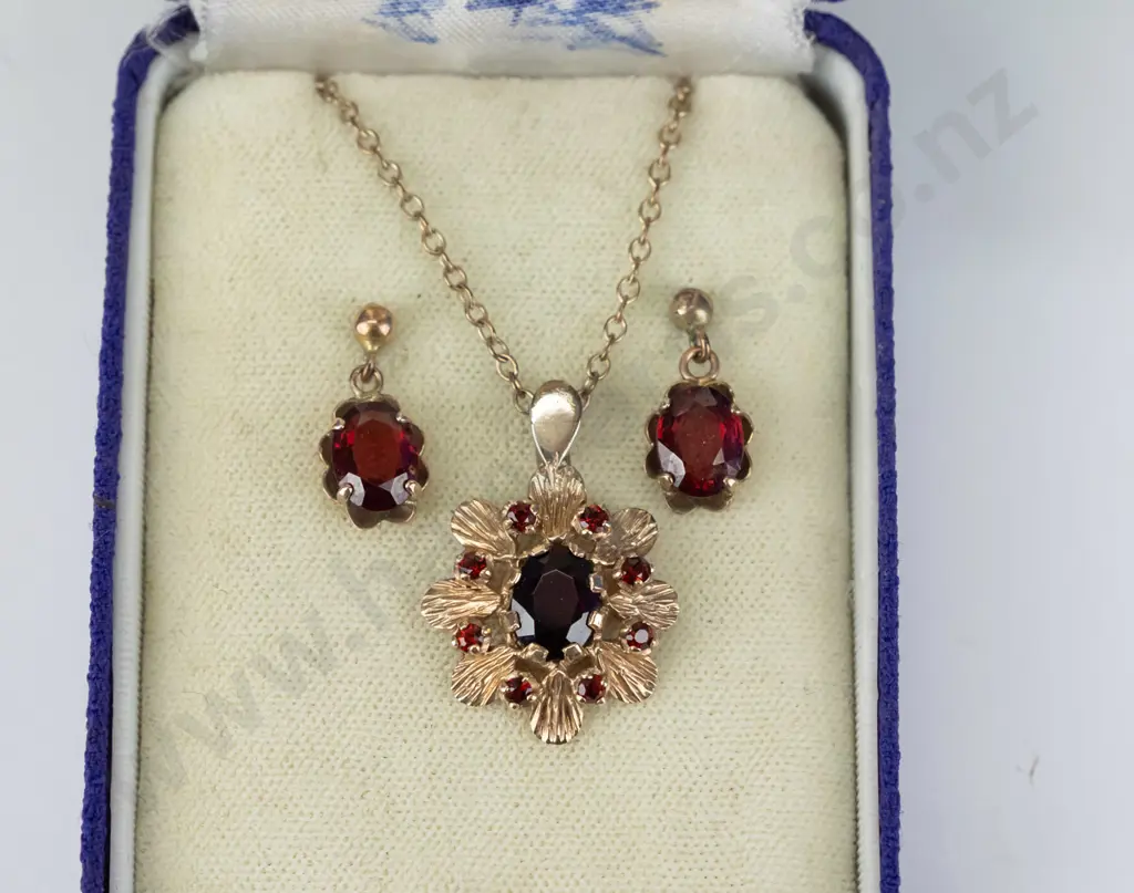 garnet necklace & earring set no mark Image 1++