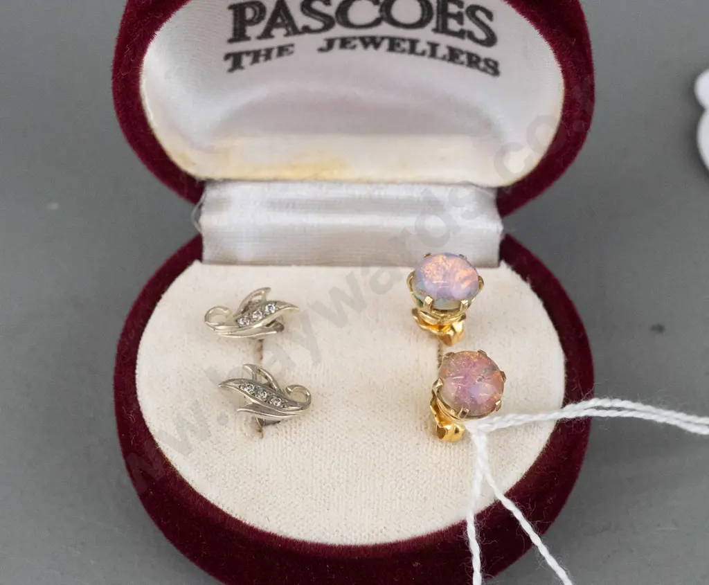 2 pairs of earrings Image 1++