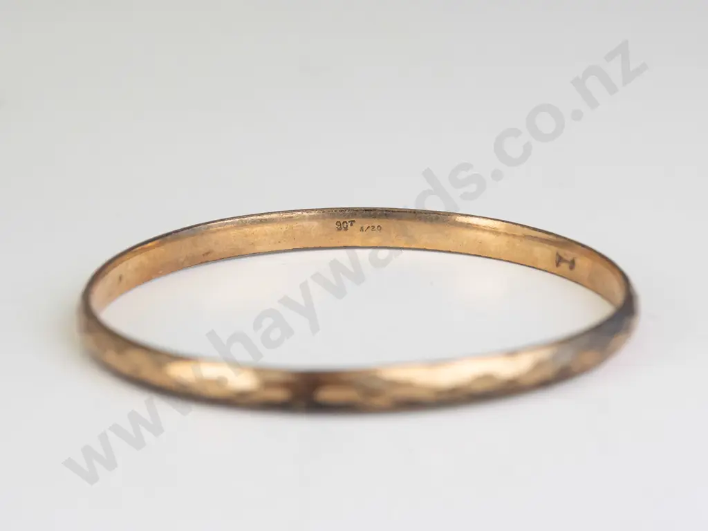 gold bangle stamped 9ct Image 1++