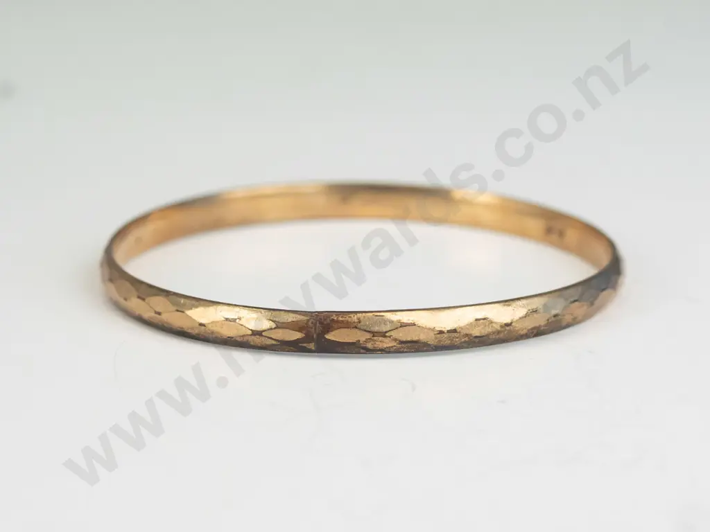 gold bangle stamped 9ct Image 1++