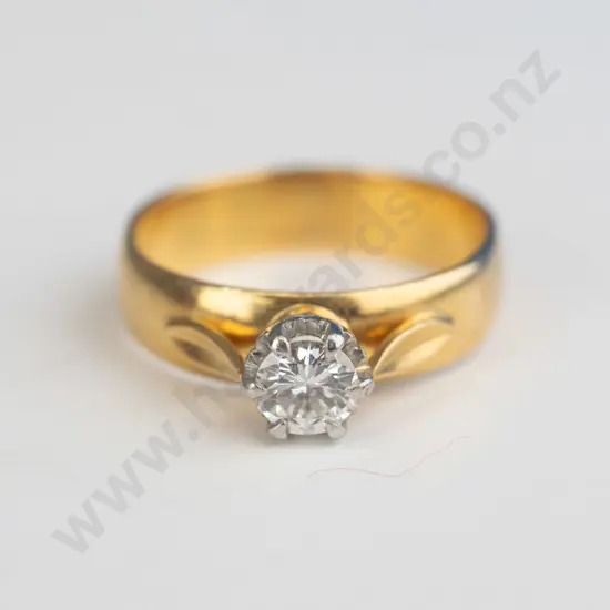18ct gold solitaire ring 3.9 grams  diamond appros .29cts