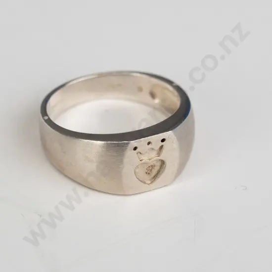 silver ring with heart crown stamped 925