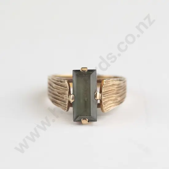 9ct gold ring 11.5 x 5.3 rectangular grey stone 3.7 grams