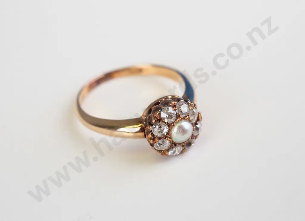 18ct gold pearl & diamond cluster ring3.2grams  1 half pearl-8 old cut diamonds Image 1++