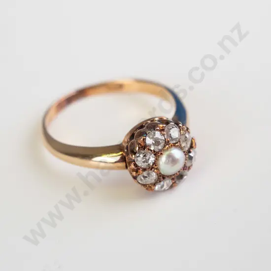 18ct gold pearl & diamond cluster ring3.2grams  1 half pearl-8 old cut diamonds