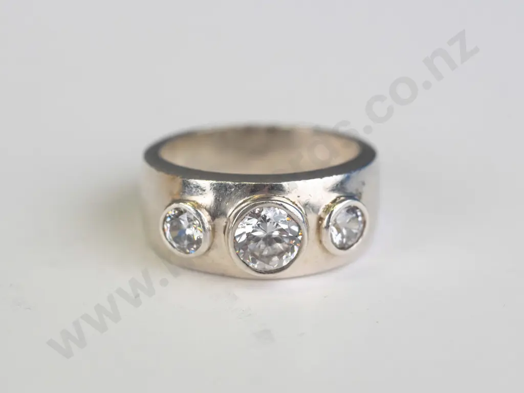 silver ring with cz stamped 925 Image 1++