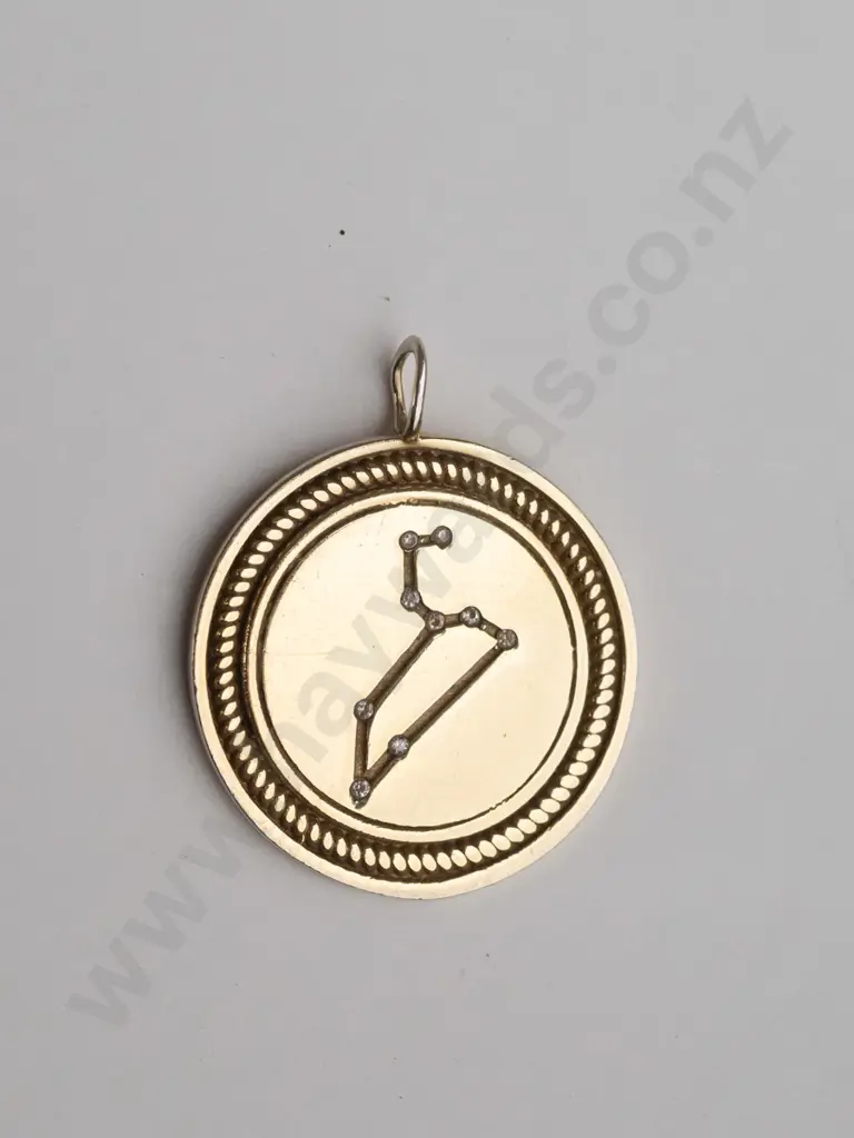 silver pendant with Leo/cz's  stamped 925  - no chain Image 1++