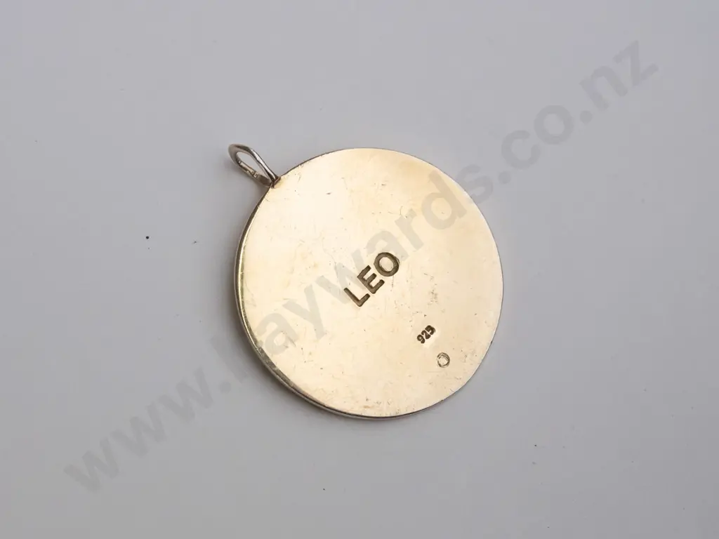 silver pendant with Leo/cz's  stamped 925  - no chain Image 1++