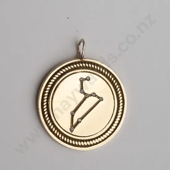 silver pendant with Leo/cz's  stamped 925  - no chain