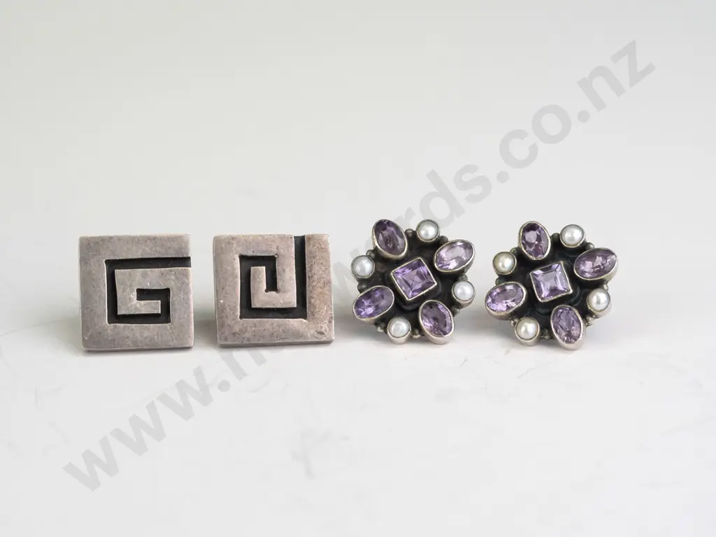 2 pairs of silver earrings both stamped 925 Image 1++