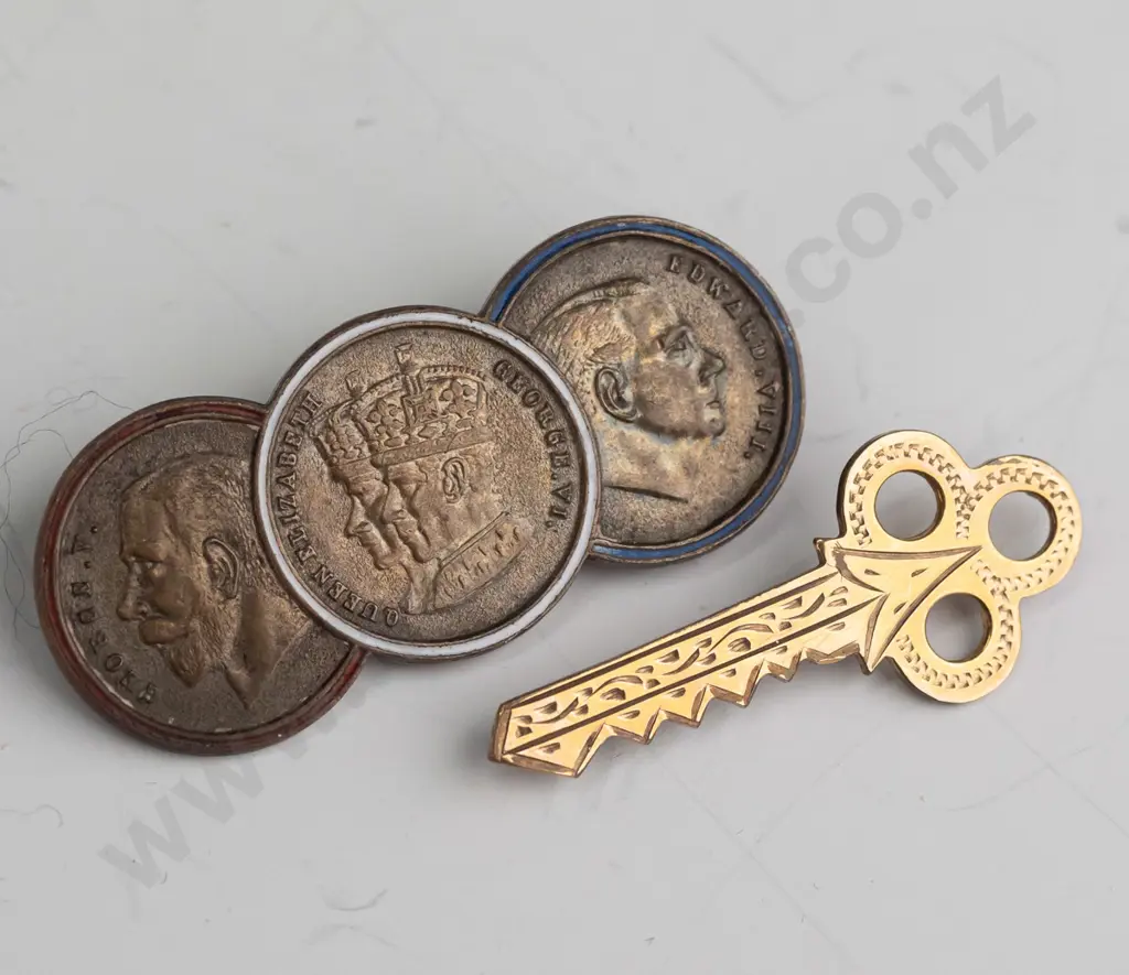 9ct lined key brooch & souvenir medal brooch inscription on back 'Souvenir of the coronation of the King George VI and Image 1++