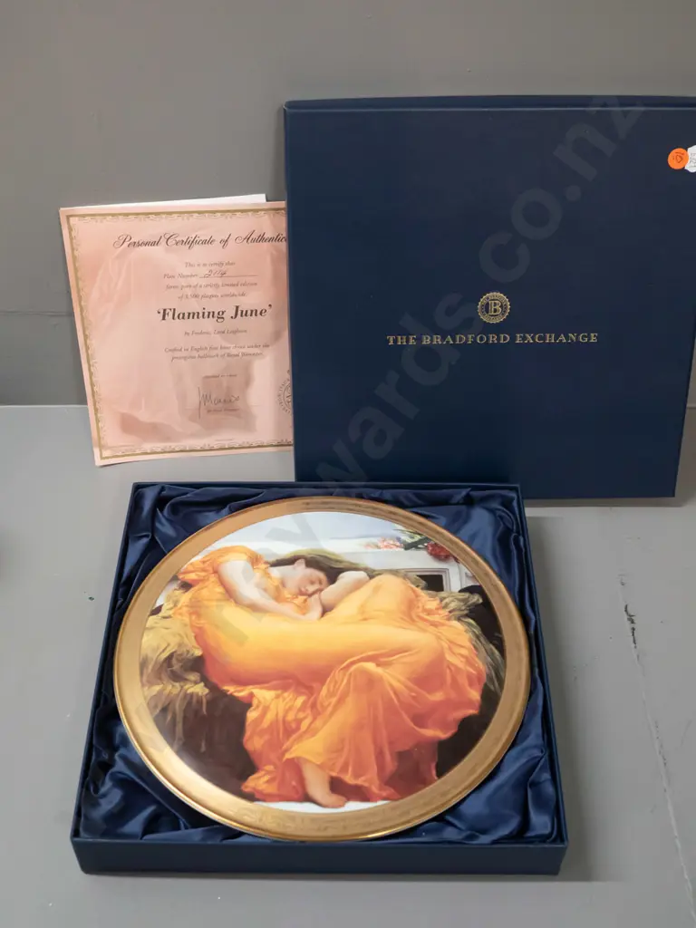 Royal Worcester boxed limited edition of 3500 collector plate - Frederick Leighton's "Flaming June" - with certificate Image 1++
