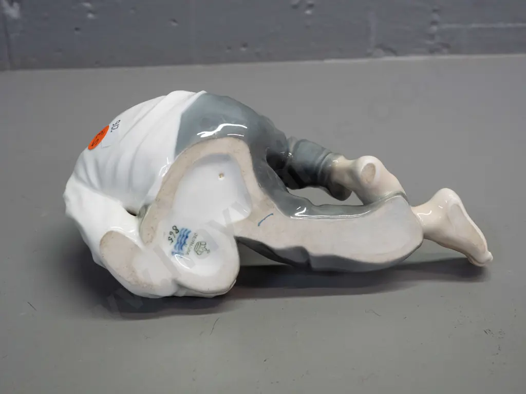 Royal Copenhagen figure - reclining boy No. 865 H-110 L-195 Image 1++
