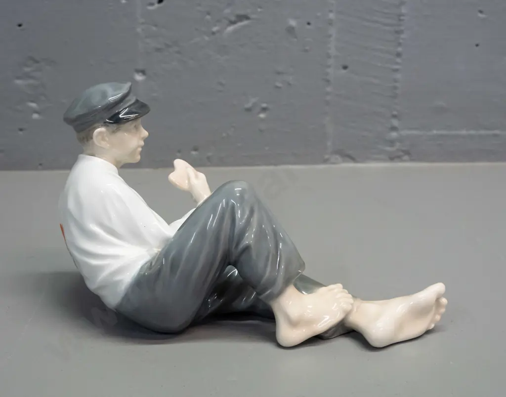 Royal Copenhagen figure - reclining boy No. 865 H-110 L-195 Image 1++