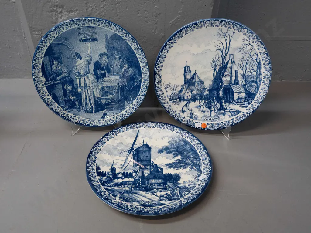 3 Delft blue & white wall chargers with hanging loops D-300 Image 1++