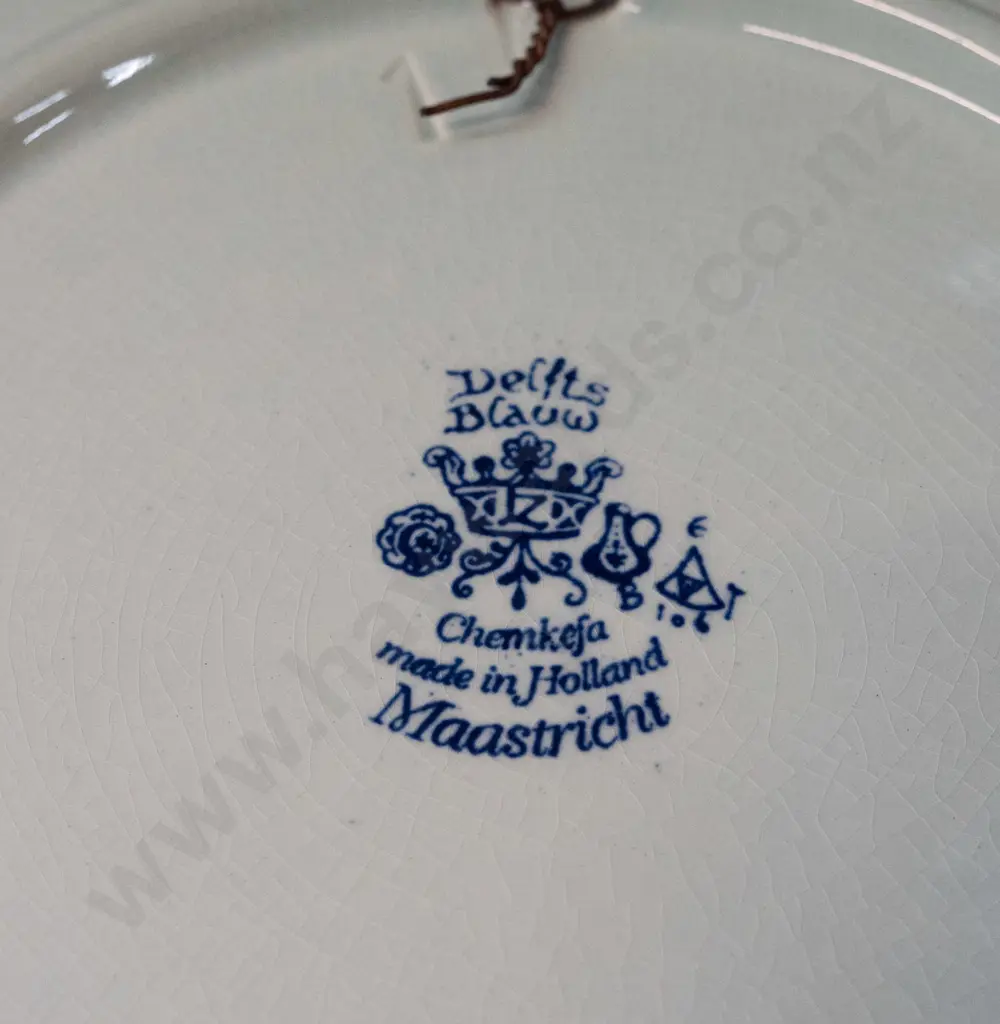 3 Delft blue & white wall chargers with hanging loops D-300 Image 1++