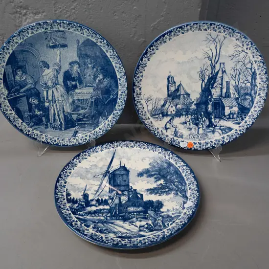 3 Delft blue & white wall chargers with hanging loops D-300