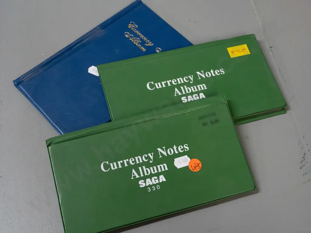 3 bank note collector's wallets - Ecuador, Lebanon, Mozambique, Myanmar etc. Image 1++