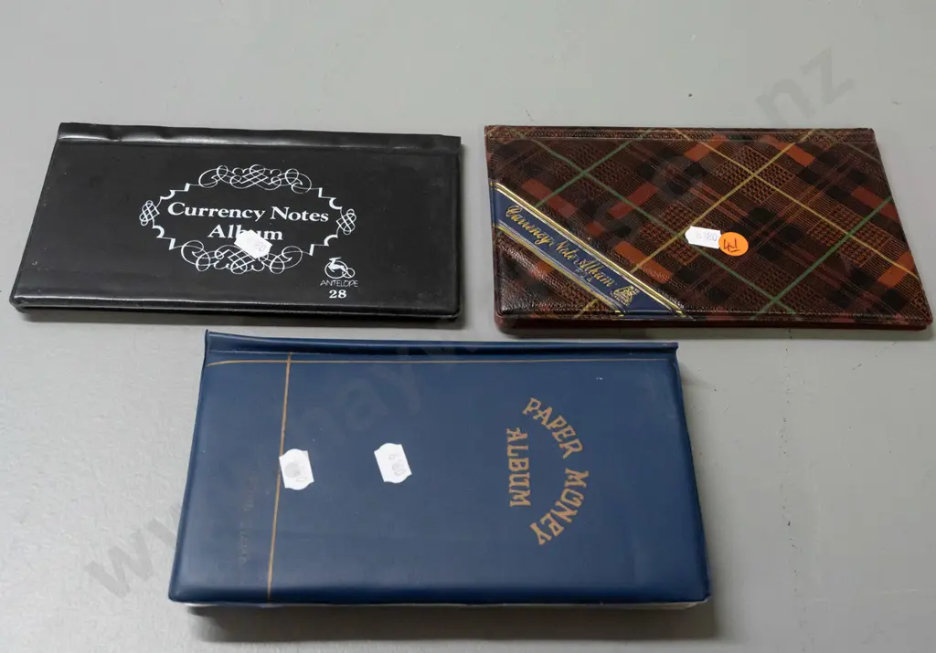 3 bank note collector's wallets - United States, Japan, Indonesia, Venezuela etc. Image 1++