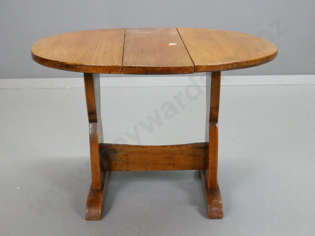 vintage oak swivel-top side table with 2 drop leaves, on refectory base - a few ring marks H-400 W-580 D480 extended Image 1++