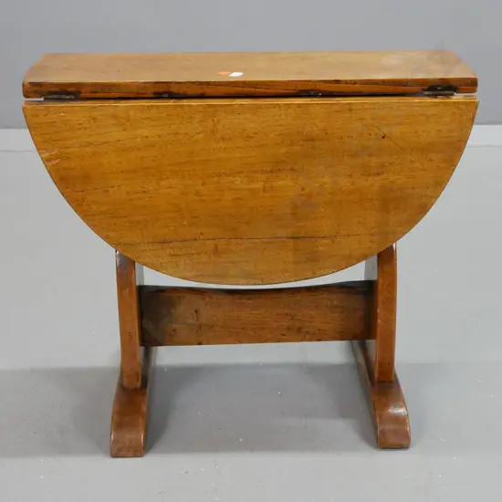 vintage oak swivel-top side table with 2 drop leaves, on refectory base - a few ring marks H-400 W-580 D480 extended