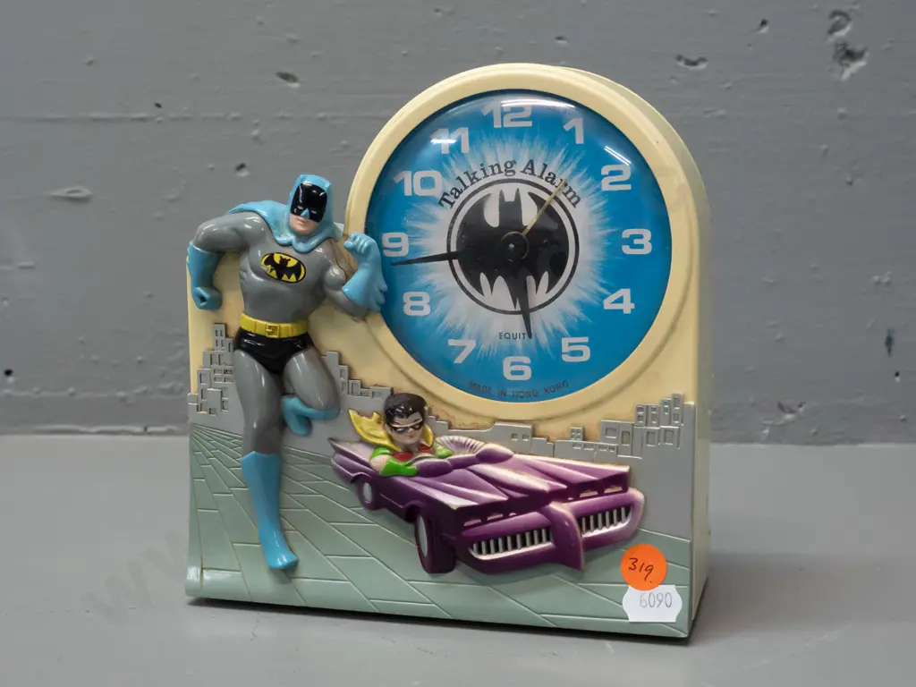 retro Jamex / Equity plastic cased wind-up Batman & Robin talking alarm clock H-180 W-170 (going) Image 1++