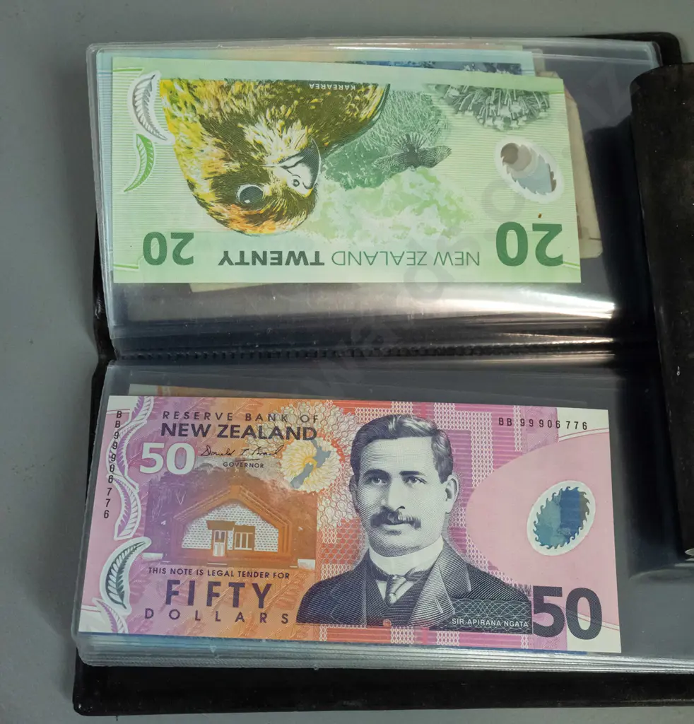 bank note collector's wallet with assorted New Zealand notes - from 1 shilling to $50 and one Millennium $10 etc. Image 1++