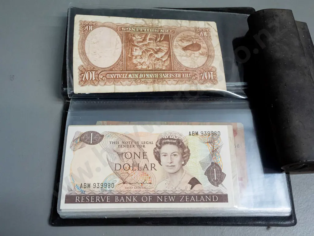 bank note collector's wallet with assorted New Zealand notes - from 1 shilling to $50 and one Millennium $10 etc. Image 1++