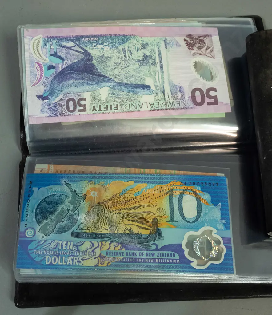 bank note collector's wallet with assorted New Zealand notes - from 1 shilling to $50 and one Millennium $10 etc. Image 1++