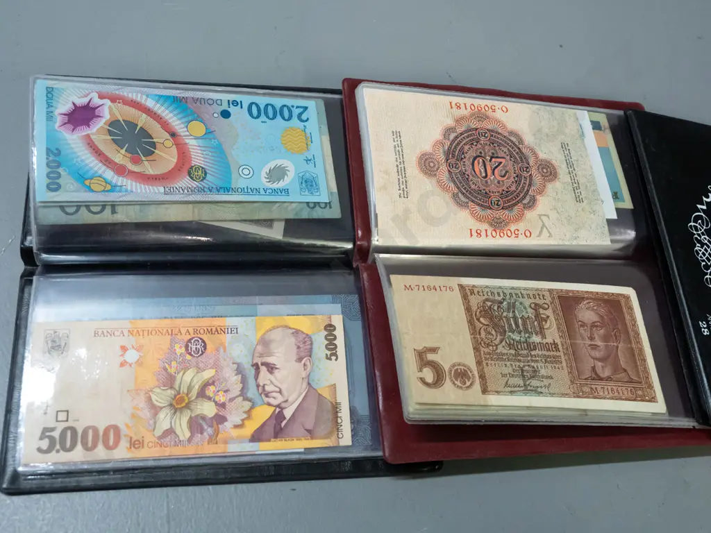 3 bank note collector's wallets - Portugal, Guyana, Hong Kong, Euros etc. Image 1++