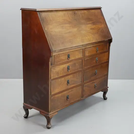 Edwardian figured mahogany fall front bureau with fitted interior pigeonholes & drawers, vinyl insert writing surface,