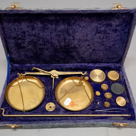 cased set of brass ornamental gold scales with integrated stand, assorted weights - marked 200g and Made in India -