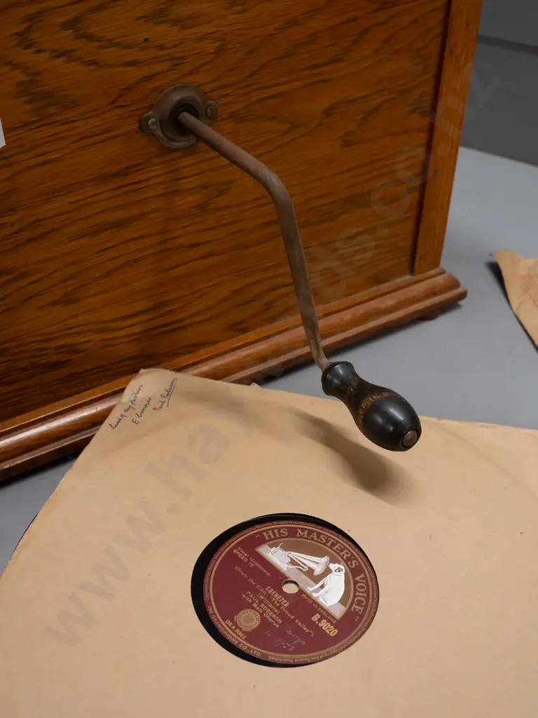 vintage oak cased La Gloria gramophone, note says circa 1910 - serial 7951 stamped in case. With assorted 78 RPM records Image 1++