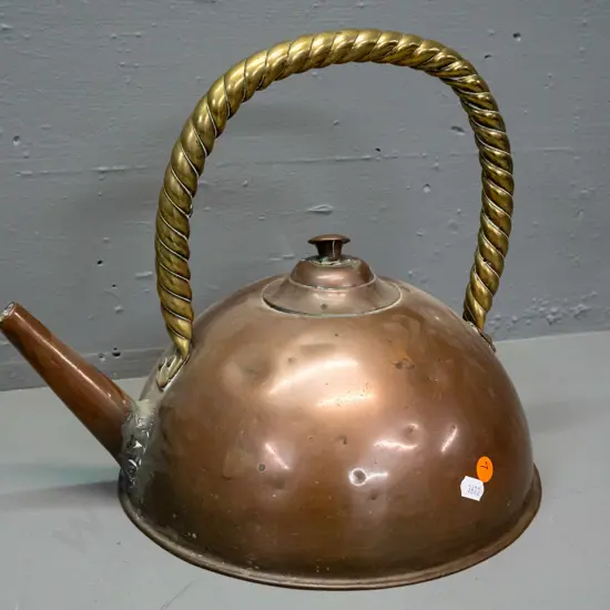large copper kettle with rope-twist brass handles - some dents, knob on lid dented inwards H-300 W-320