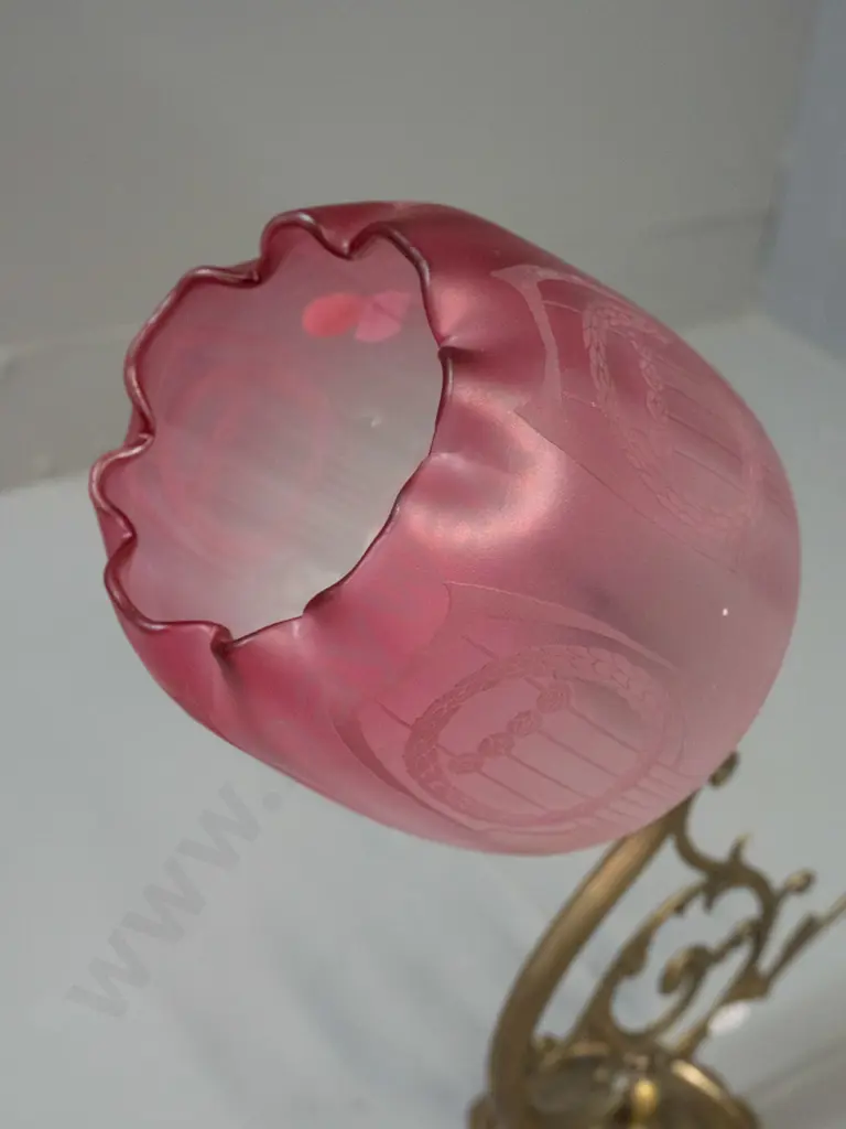 cast brass wall sconce light fitting with frosted pink frilled edge shade L-390 Image 1++