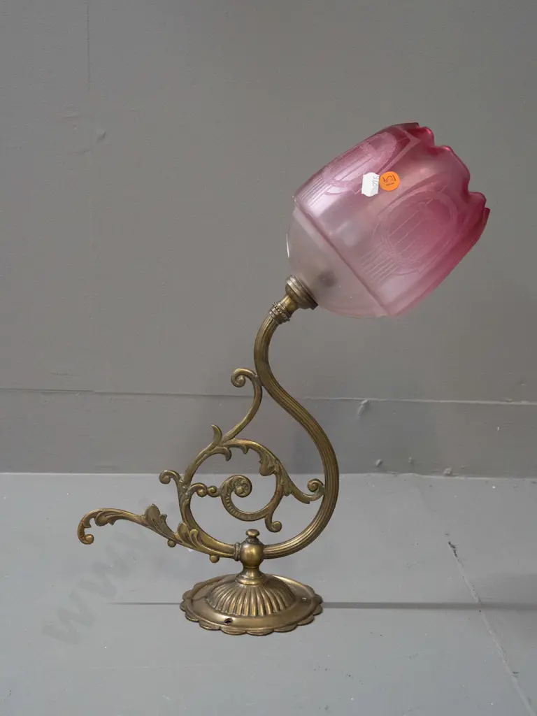 cast brass wall sconce light fitting with frosted pink frilled edge shade L-390 Image 1++