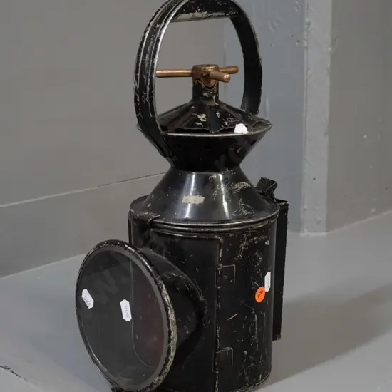 black enamel railway signal lantern with clear lens, rigid top handle, brass lens-switching handle - has NZR scratched
