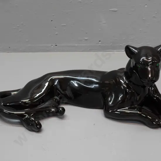 ceramic black panther figure marked JSL on base - New Zealand made? L-430