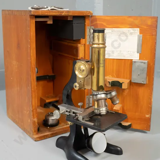 vintage timber cased E. Leitz microscope, small case marked Leitz Wetzlar with 2 eyepieces, small timber box inside,