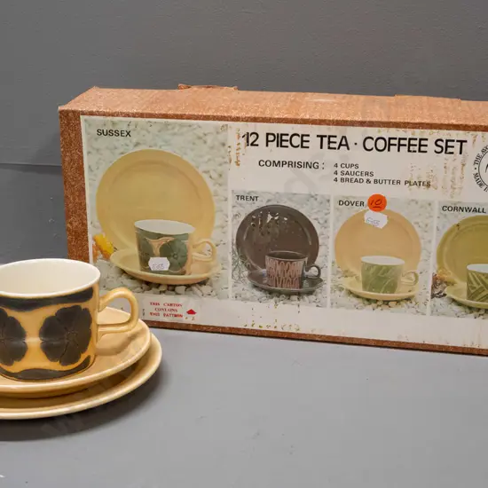 Avondale Selection (Crown Lynn NZ) 12 piece boxed set of 4 cups, saucers and side plates - Sussex pattern