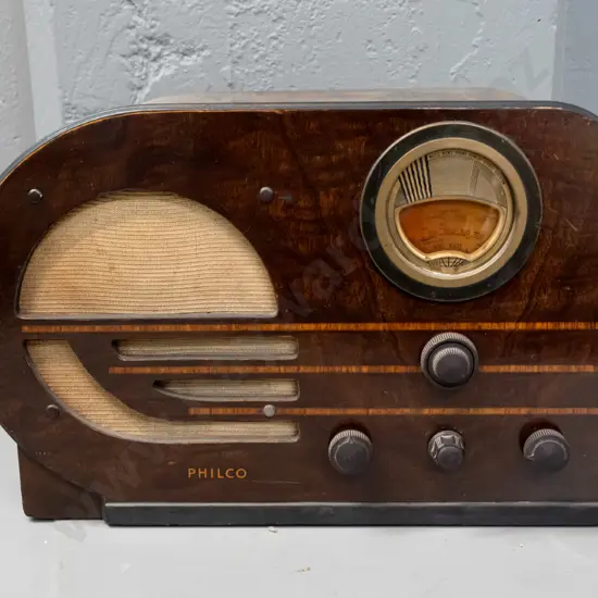 vintage deco style Philco valve radio in laminated walnut case with inlaid stringing, bakelite knobs - powers up but