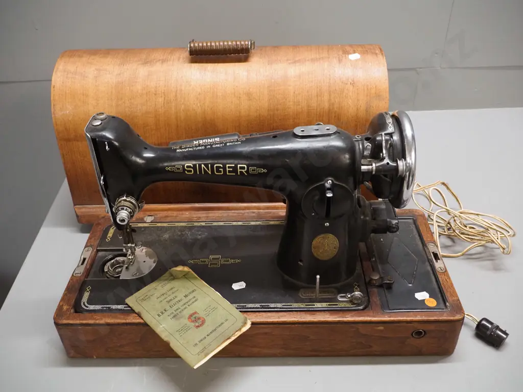 circa 1940 vintage Singer electric sewing machine with integrated timber case, box of fittings - cihip to power plug, Image 1++