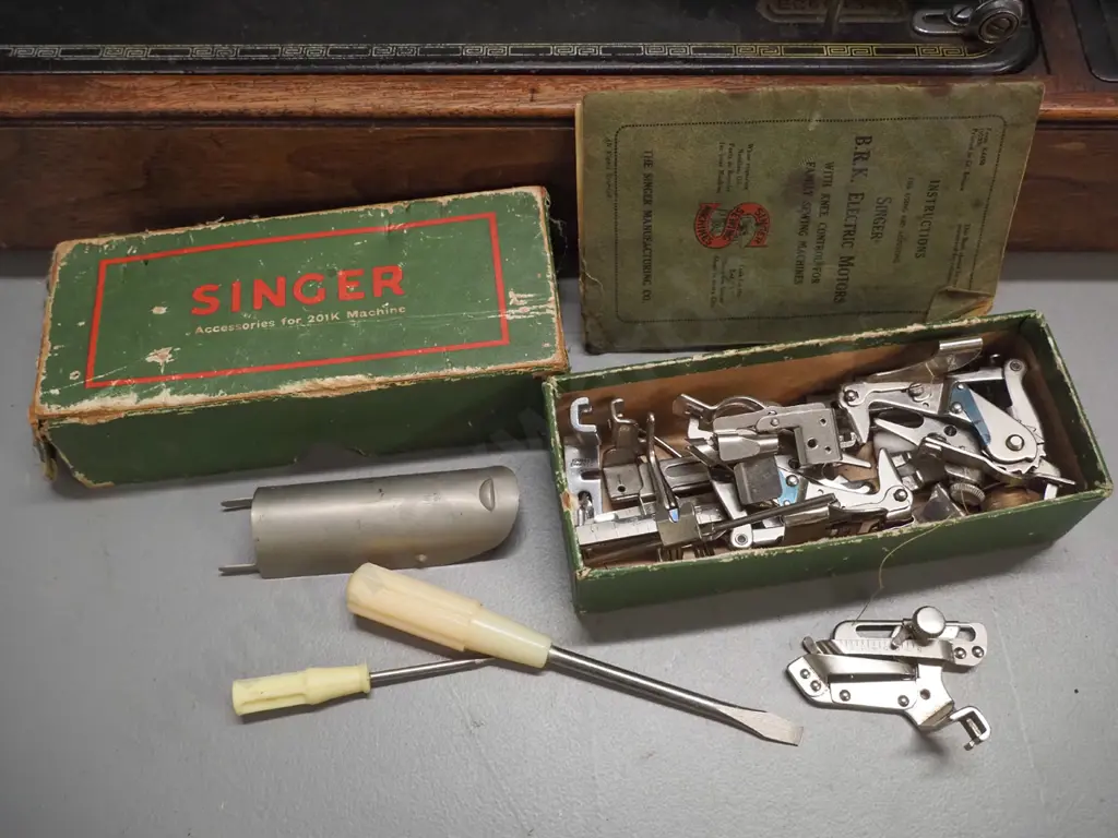 circa 1940 vintage Singer electric sewing machine with integrated timber case, box of fittings - cihip to power plug, Image 1++