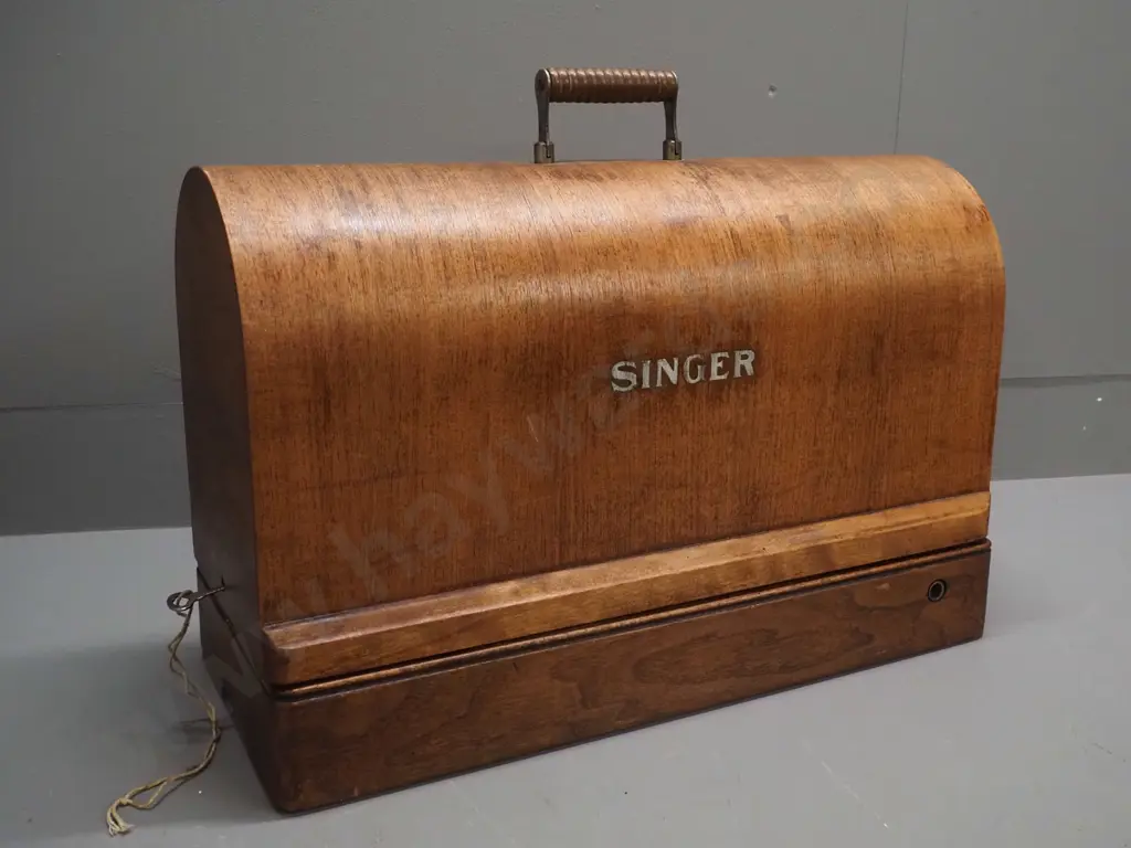 circa 1940 vintage Singer electric sewing machine with integrated timber case, box of fittings - cihip to power plug, Image 1++